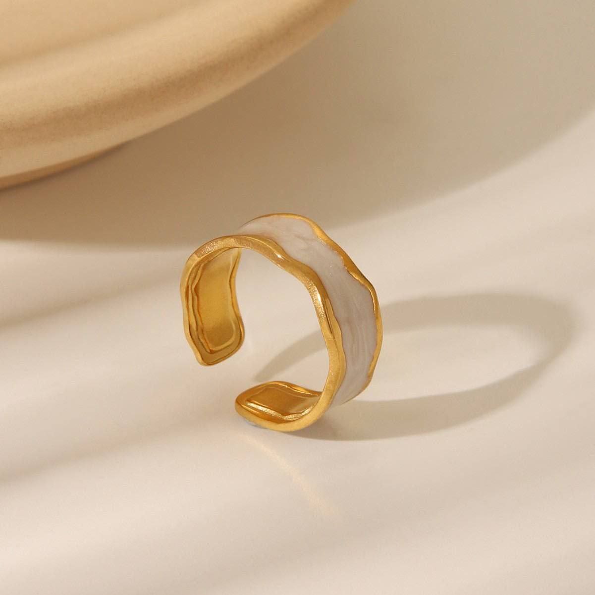 Pure 316 Stainless Steel Enamel Ring – Black and White    S1