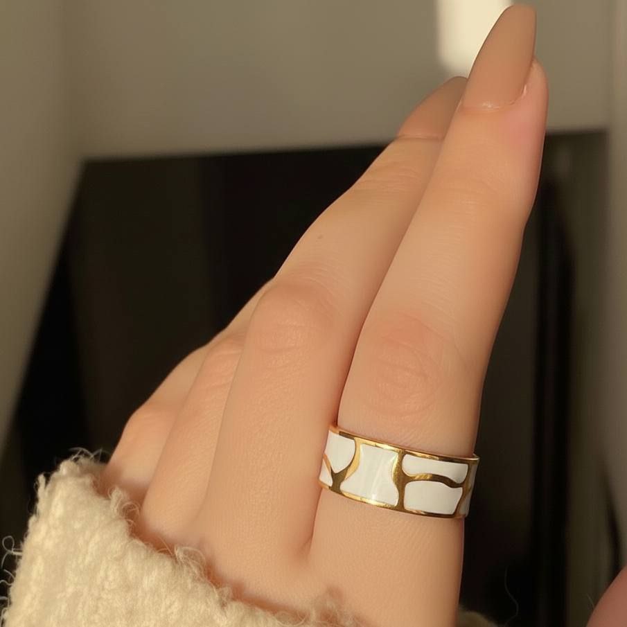 Pure 316 Stainless Steel Enamel Ring – Black and White    S1