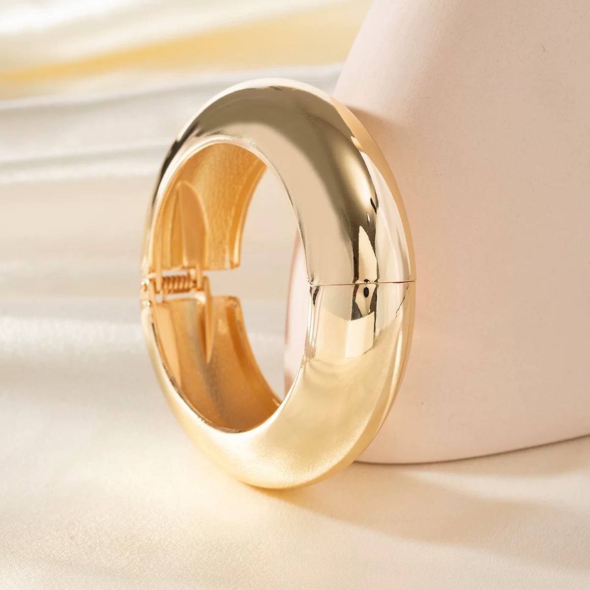 Trendy Shein Style Chinese Gold Bracelet     S1