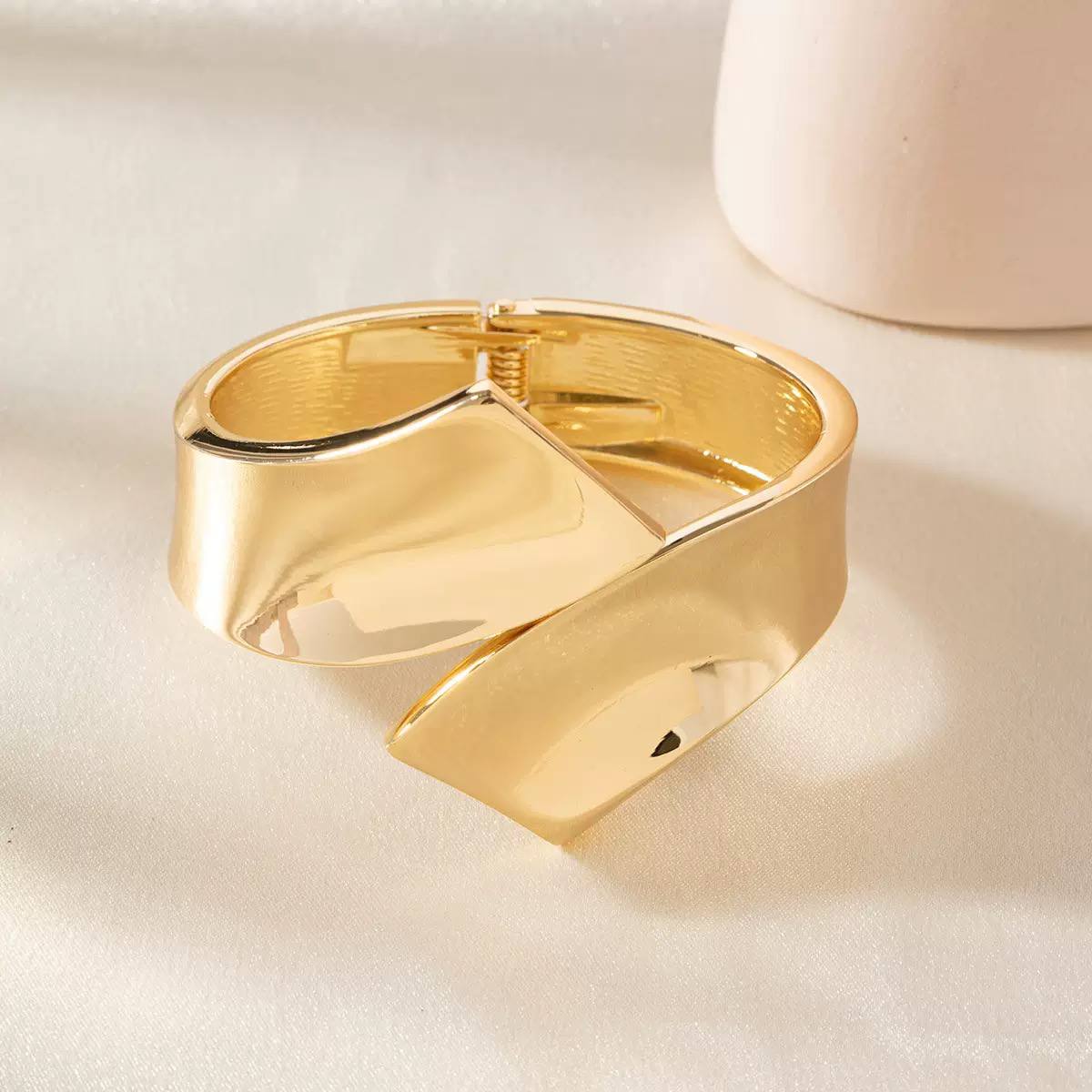 Trendy Shein Style Chinese Gold Bracelet      S1