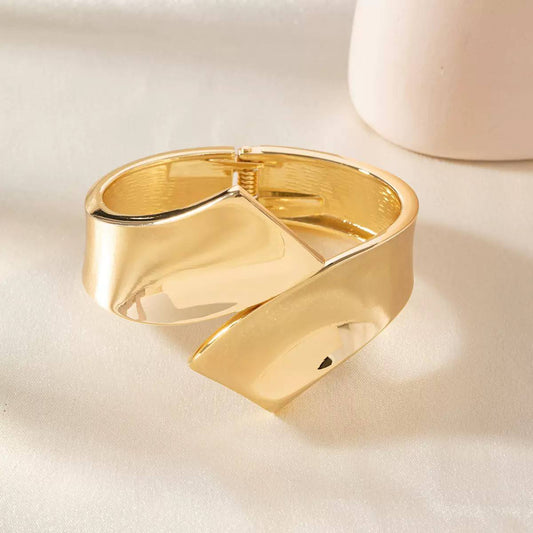 Trendy Shein Style Chinese Gold Bracelet      S1