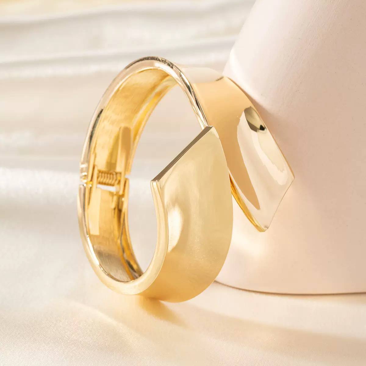 Trendy Shein Style Chinese Gold Bracelet      S1