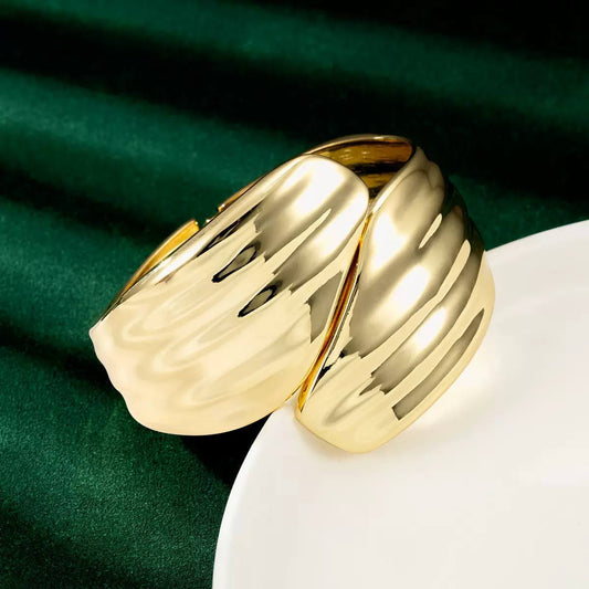 Lobangle Trend Bracelet in Chinese Gold    S1