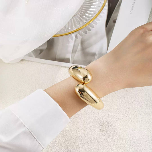 Lobangle Trend Bracelet in Chinese Gold    S1