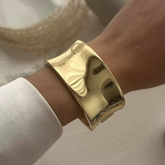 Lobangle Trend Bracelet in Chinese Gold    S1