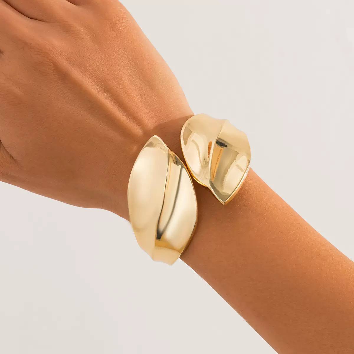Lobangle Trend Bracelet in Chinese Gold    S1