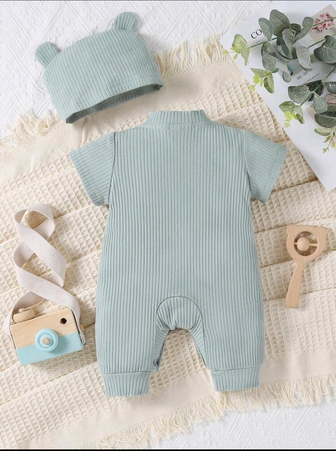 Product Name:
Baby Boy Solid Short Sleeve Romper with Hat