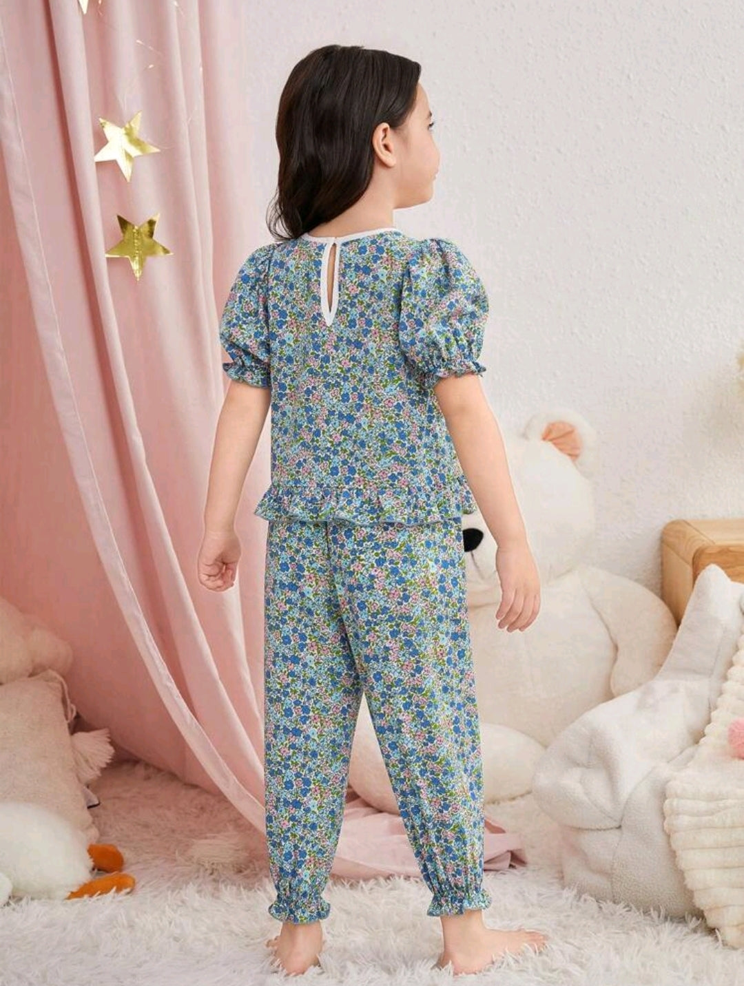 Product Name:
SHEIN Girls Puff Sleeve Top and Pants Pajama Set with Princess Print, Floral Pattern, and Pink Lace Bead Trim