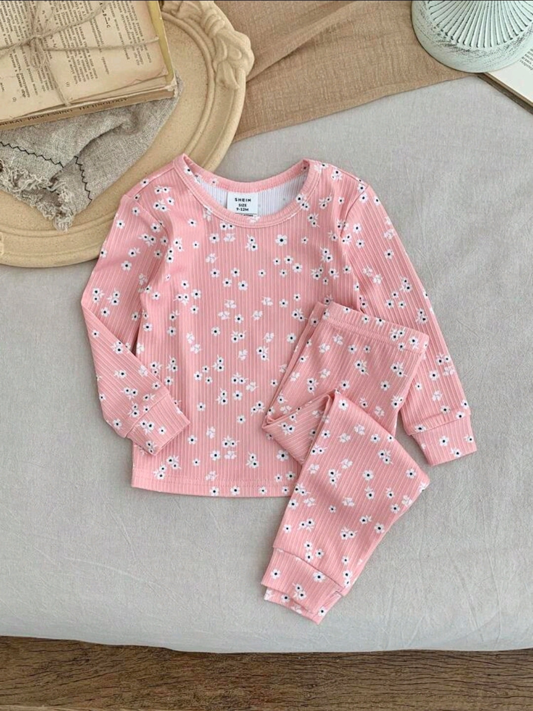Product Name:

SHEIN Baby Girls 2-Piece Set – Long Sleeve Top & Pajama Pants with Floral Print