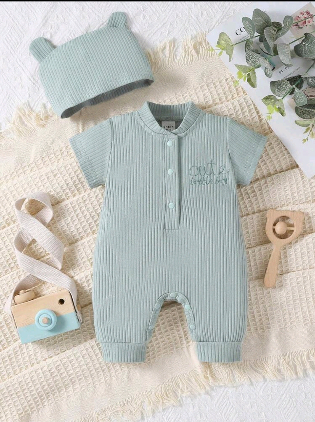 Product Name:
Baby Boy Solid Short Sleeve Romper with Hat